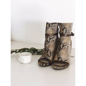 TSUBO Snakeskin Booties - Mint Condition